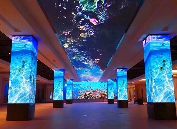 Экраны на выставку привлекаем внимание и создаем атмосферу